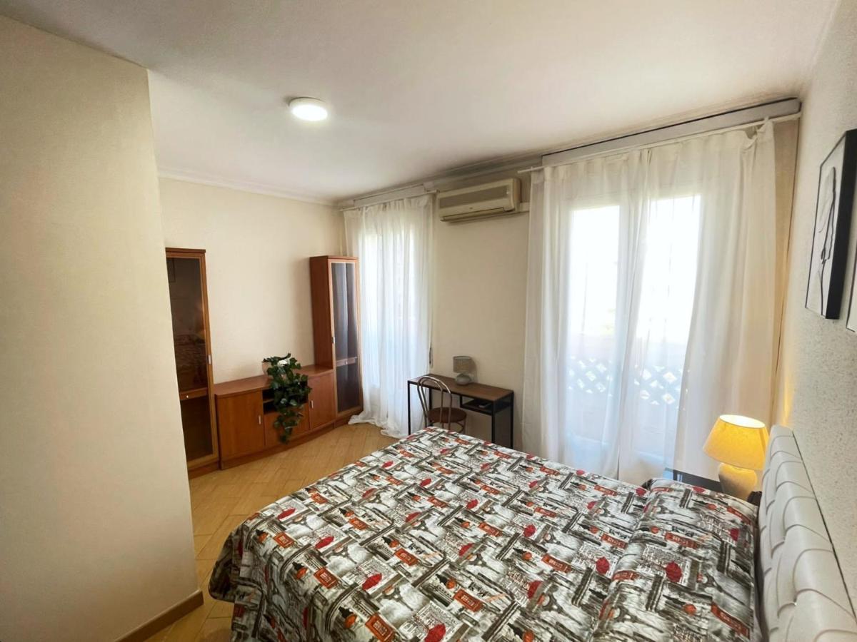 Rooms Nueva Valencia Barcelona Exterior photo