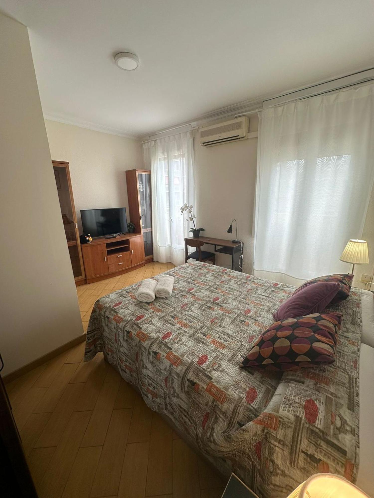 Rooms Nueva Valencia Barcelona Exterior photo